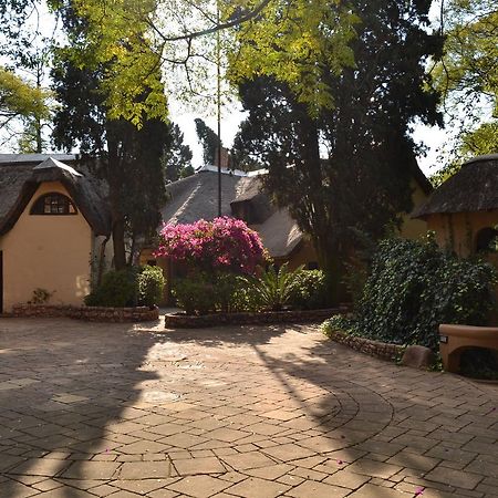 Beverly Hills Lodge Fourways Exterior photo