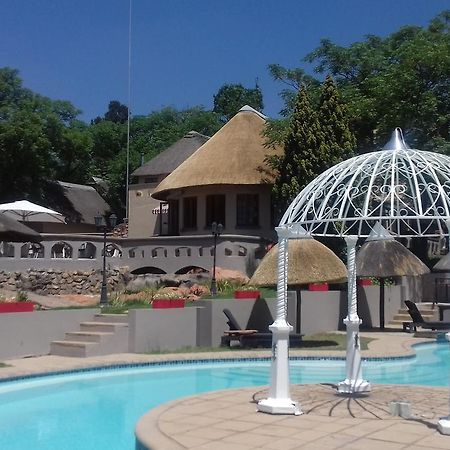 Beverly Hills Lodge Fourways Exterior photo