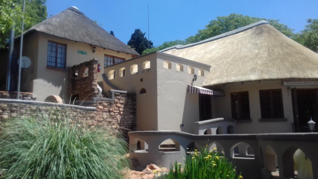 Beverly Hills Lodge Fourways Exterior photo