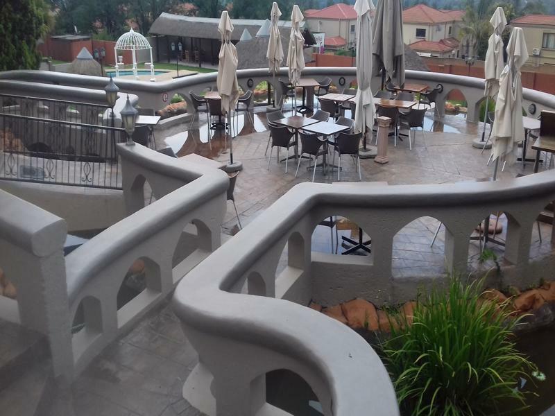 Beverly Hills Lodge Fourways Exterior photo