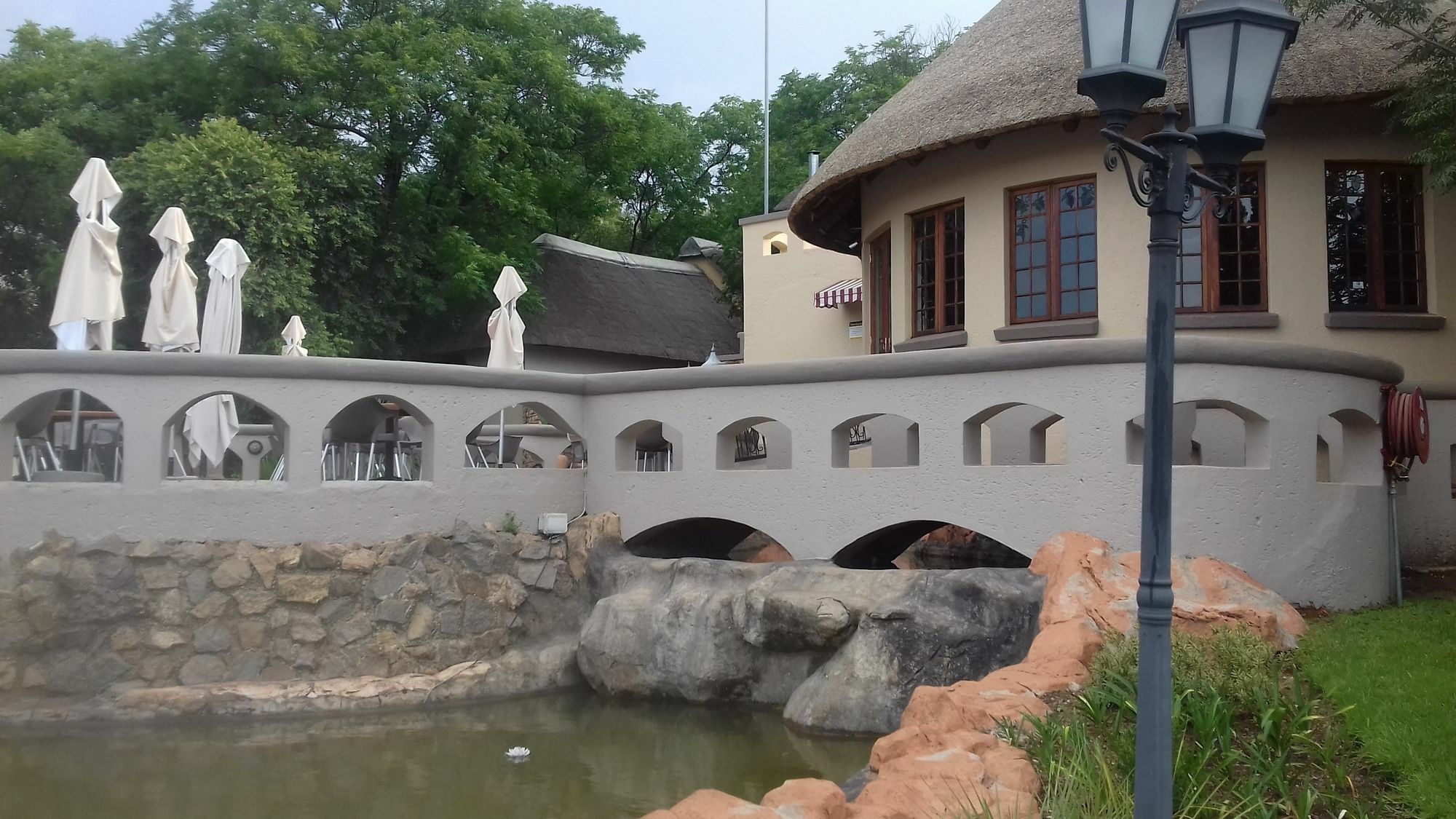 Beverly Hills Lodge Fourways Exterior photo