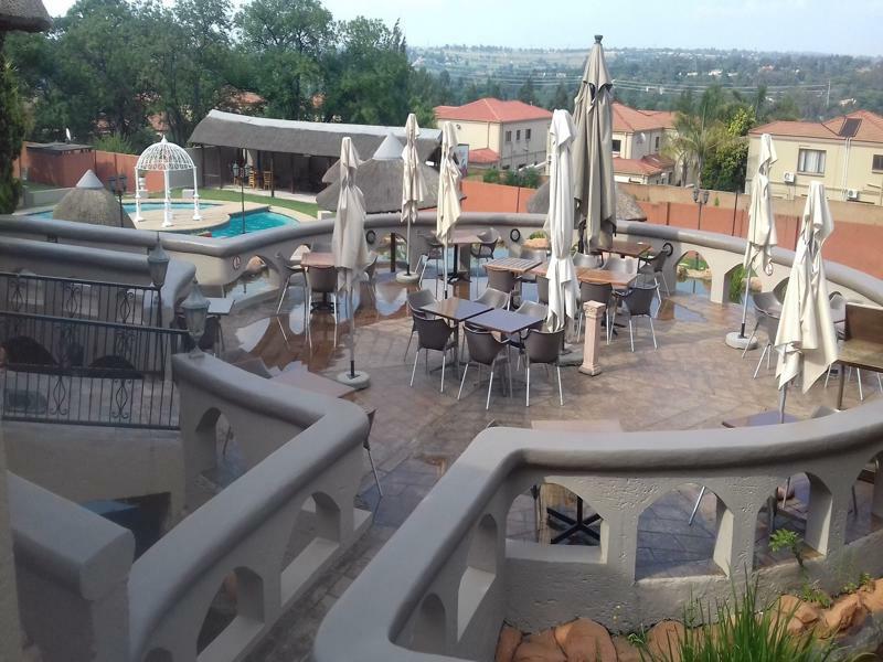 Beverly Hills Lodge Fourways Exterior photo